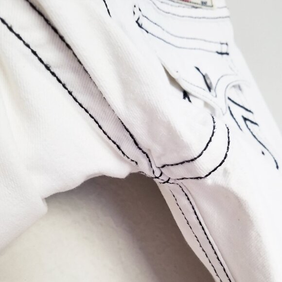 True Religion Men's 40 Straight Leg Jeans Optic White Blue Stitch Flap Raw Hem - Picture 13 of 16